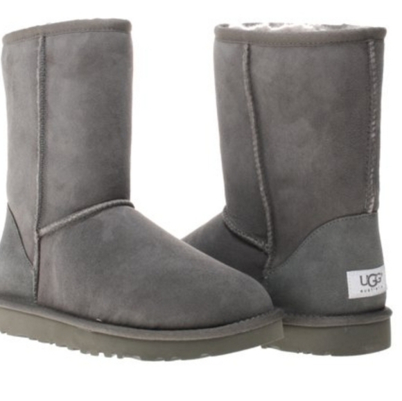 UGG Shoes - Ugg Classic Short Boots SZ 6